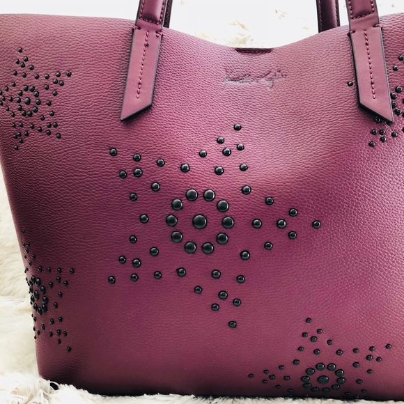 Kendall & Kylie Handbags - SALE!! NWT!! Kendall & Kylie Tote Bag with Clutch!